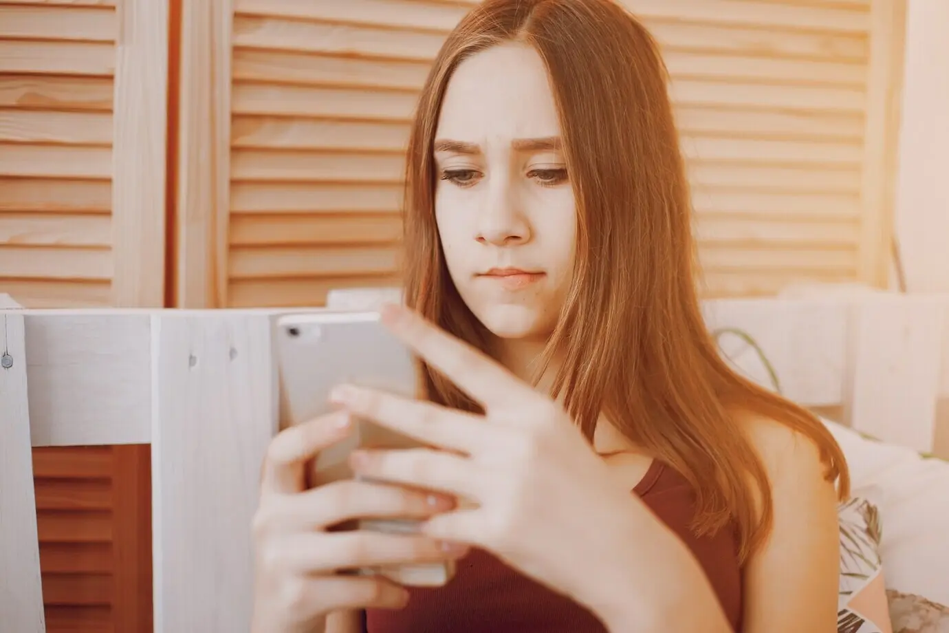 Mädchen mit Telefon